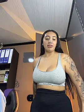 Hannahoff stripchat live cam model