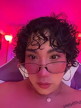 ZahaRoseee stripchat live cam model