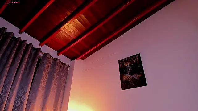 Nina_Fuentes stripchat live cam model