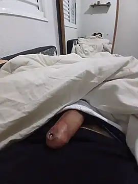 InuringDigs stripchat live cam model