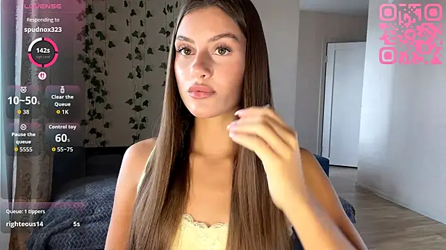 HoveNenets stripchat live cam model