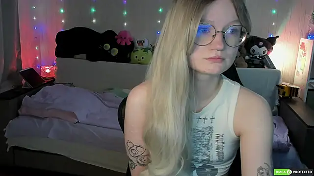 JulietFowler stripchat live cam model