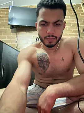 _kamilo stripchat live cam model