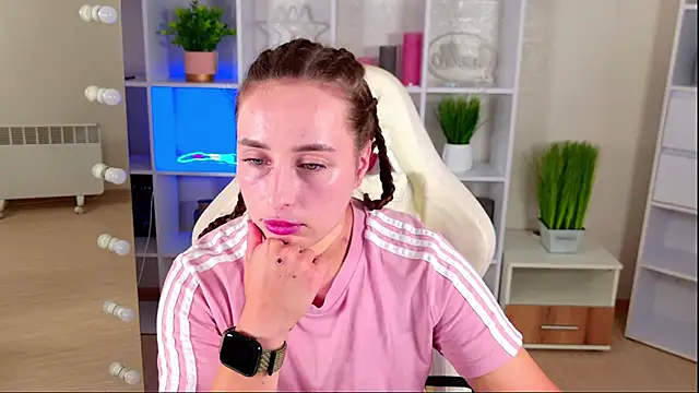NadinnL stripchat live cam model