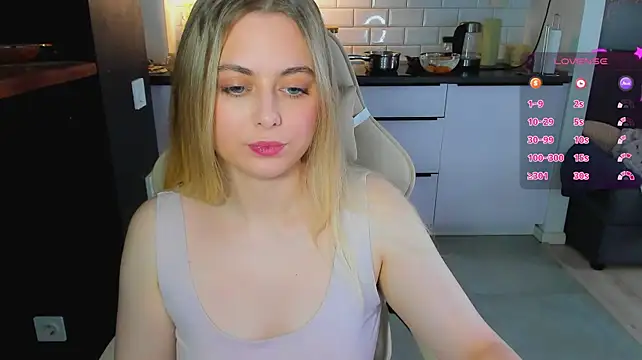 blonde_kellyy stripchat live cam model