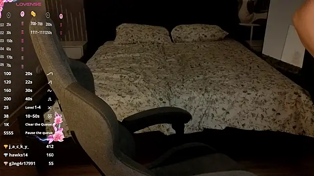 KittyLiikk stripchat live cam model