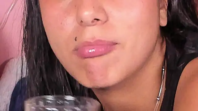 SARA-HCUTE14 stripchat live cam model