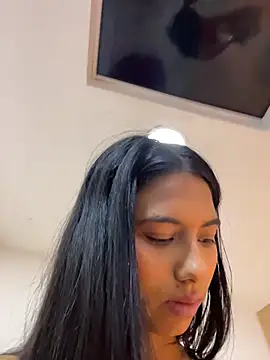 IsaSweett stripchat live cam model