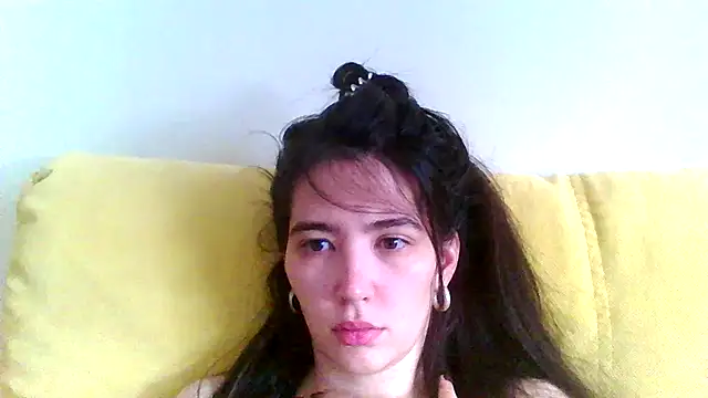 Luneyaa stripchat live cam model
