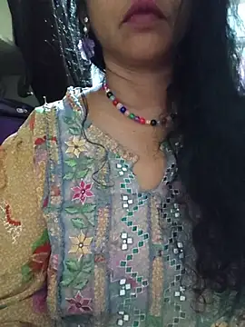 SRUTHI-8 stripchat live cam model