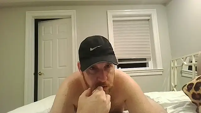 BeefyNcloudy stripchat live cam model