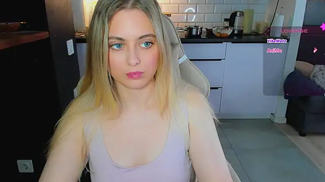 blonde_kellyy stripchat live cam model