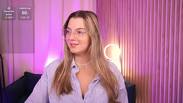 LucreciaStorm stripchat live cam model