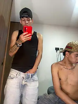 Yoskingg_moisest stripchat live cam model