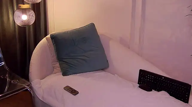 AlessandraNoir stripchat live cam model
