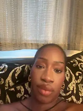 Babymarii stripchat live cam model