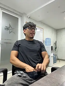 alekzamo stripchat live cam model