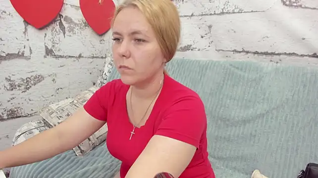 Dear_hollyy stripchat live cam model