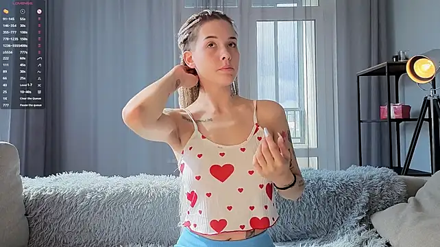 KeniaBibiloni stripchat live cam model