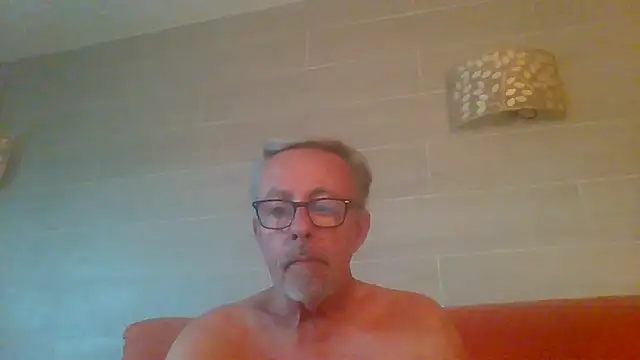 tuggy59 stripchat live cam model