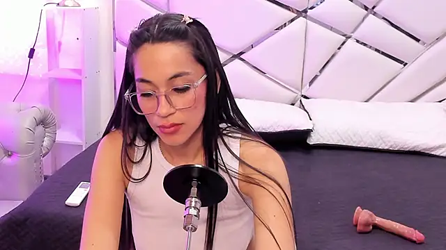 GabbieSkinny stripchat live cam model