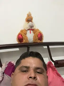 Yetusfierro stripchat live cam model