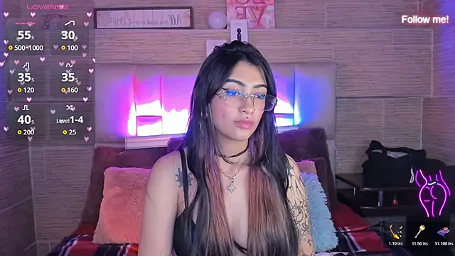 mia_devine_ stripchat live cam model