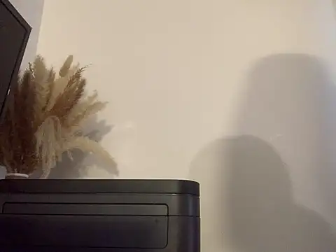 yourmomaaa stripchat live cam model