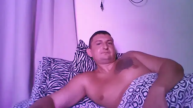 LeoKingstone stripchat live cam model