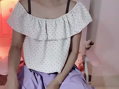 -Lylyn- stripchat live cam model
