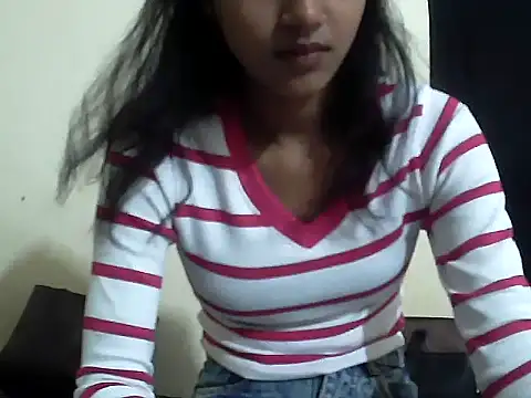 Divya_666 stripchat live cam model