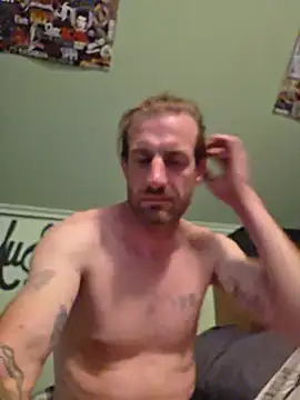mic198423 stripchat live cam model