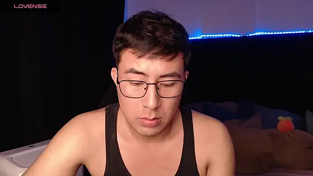 andrewmhilton_ stripchat live cam model