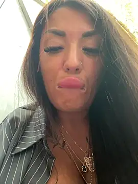 RuslanaXX stripchat live cam model