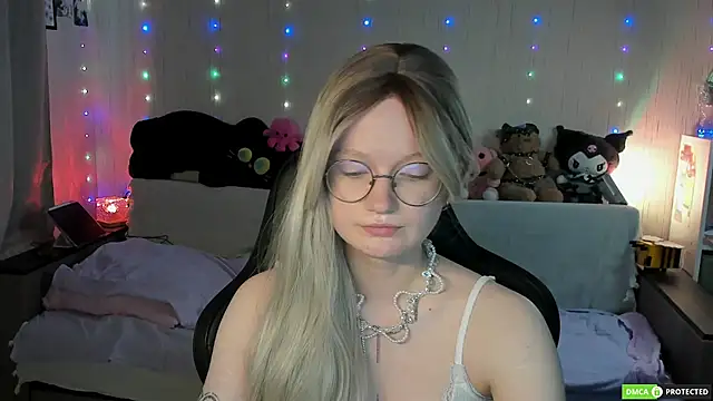 JulietFowler stripchat live cam model