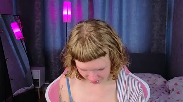 VioletDesiree stripchat live cam model