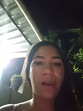VinniKey stripchat live cam model
