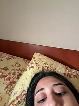 ICEGLOSS stripchat live cam model