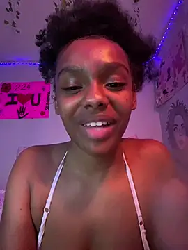 Aishadavis stripchat live cam model
