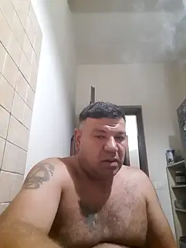 Biglove83 stripchat live cam model