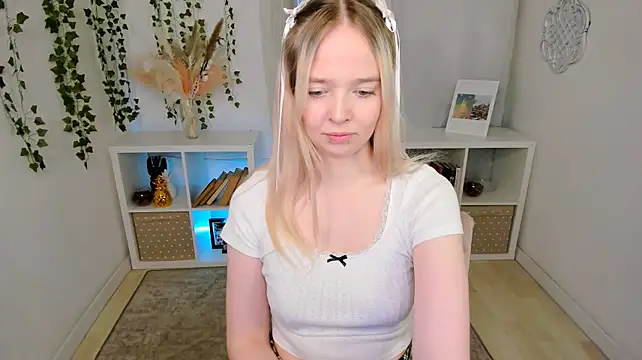 BellaMontgomery stripchat live cam model