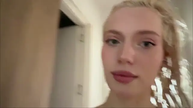 GlaydsLeveto stripchat live cam model