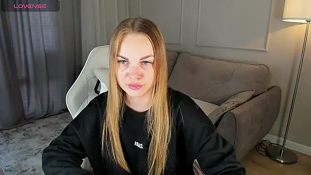 lolalitte stripchat live cam model