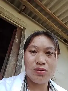 Lan-oanh stripchat live cam model
