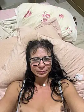 debi2005 stripchat live cam model