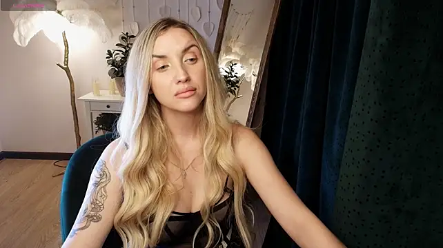 White_F0x stripchat live cam model