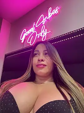 sexyyykloee stripchat live cam model