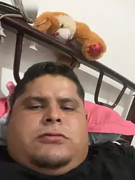 Yetusfierro stripchat live cam model