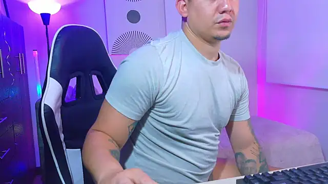 _robertobaggioo stripchat live cam model
