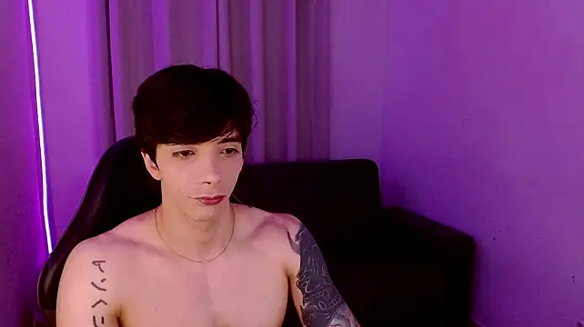H3ll_B0I stripchat live cam model